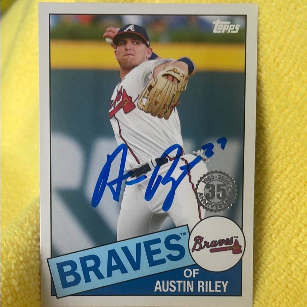 Topps Braves Baseball Card with Blue Signature